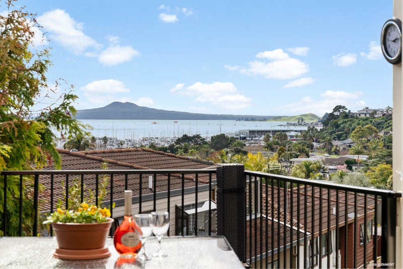 2/30 Mark Edward Drive, Half Moon Bay, Auckland - Carousel 1