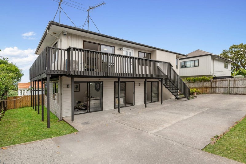 36 Waddell Avenue, Point England, Auckland - Carousel 1