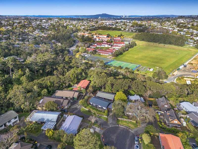 2/14 Valecrest Place, Bayview, Auckland - Carousel 17