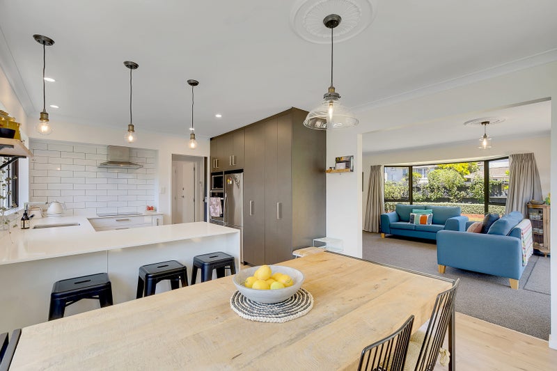 16 Larsen Crescent, Tawa, Wellington - Carousel 1