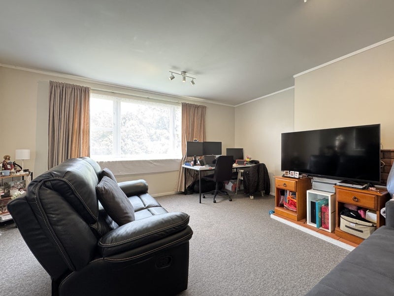 9 Takatimu Way, Johnsonville, Wellington - Carousel 2
