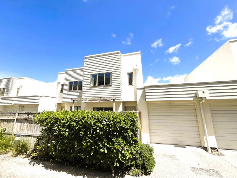 60/21 Hunters Park Drive, Three Kings, Auckland - Carousel 1