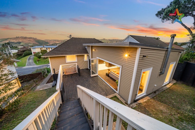 21 Franklyn Road, Tawa, Wellington - Carousel 2