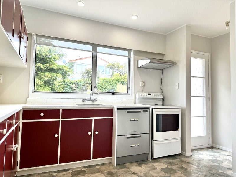 18 Oakleigh Street, Maungaraki, Lower Hutt - Carousel 2