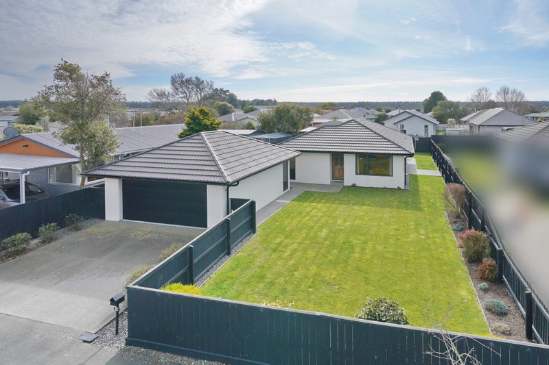 14 Royal Park Drive, Parklands, Christchurch - Carousel 1