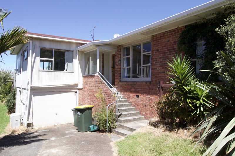 1 Coronation Road, Hillcrest, Auckland - Carousel 2