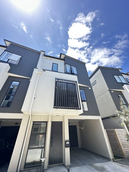 12 Mina Way, Browns Bay, Auckland - Carousel 1