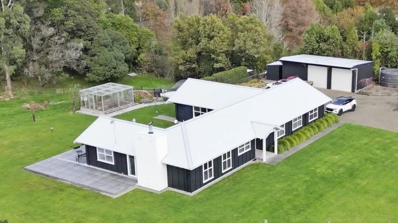 172 Hendersons Line, Kelvin Grove, Palmerston North - Carousel 1