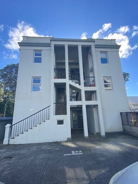 1/2 Brooklyn Terrace, Brooklyn, Wellington - Carousel 1