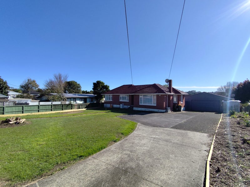 26 Larnoch Road, Henderson, Auckland - Carousel 1