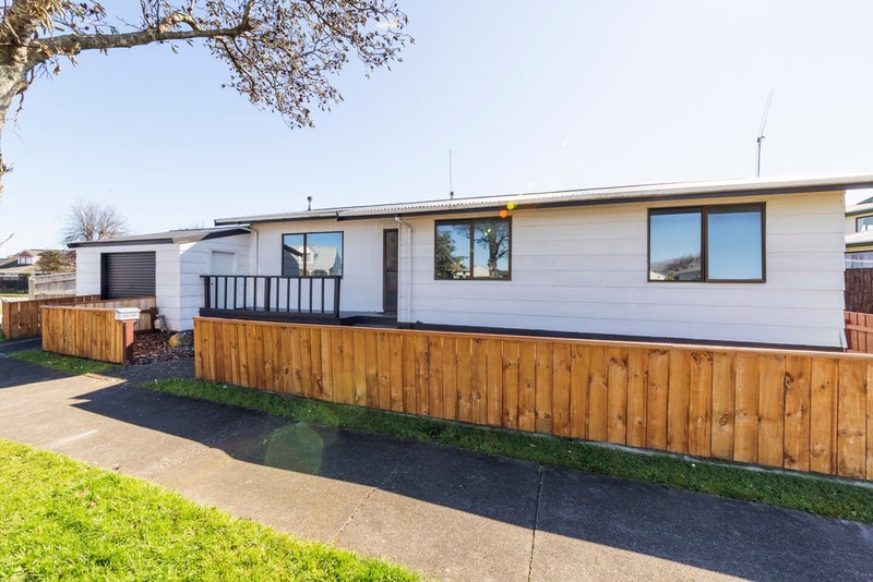 31 Peter Hall Drive, Kelvin Grove, Palmerston North - Carousel 1
