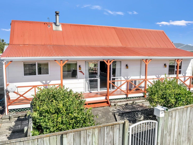 10 Taonui Street, Waitarere Beach, Levin - Carousel 2