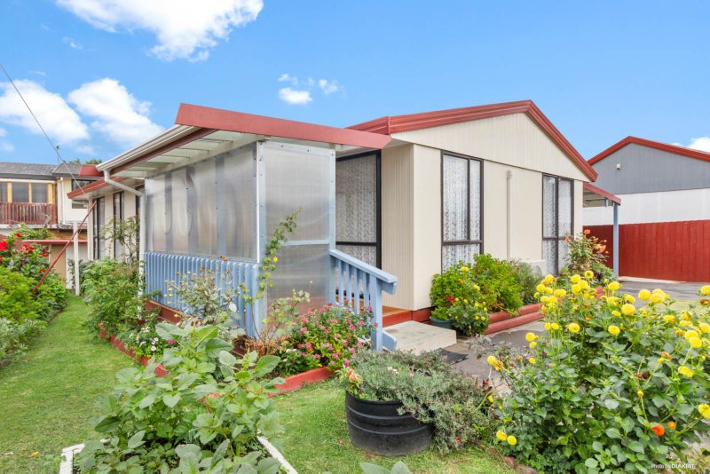 2 Ireland Place, Ranui, Auckland - Carousel 1