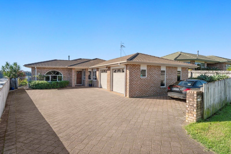 36 WATERSIDE DRIVE, Pyes Pa, Tauranga - Carousel 1