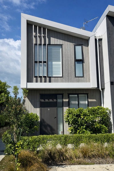 30/82 East Coast Road, Milford, Auckland - Carousel 1