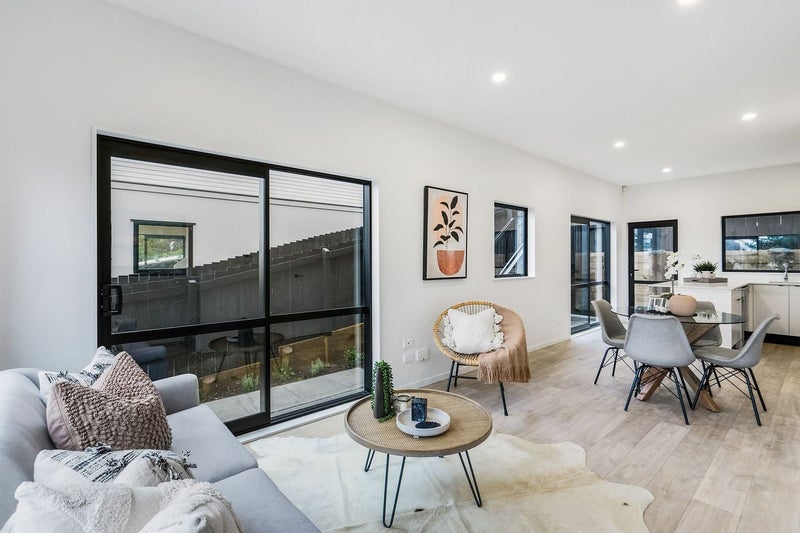 15B Portman Road, Mount Wellington, Auckland - Carousel 1