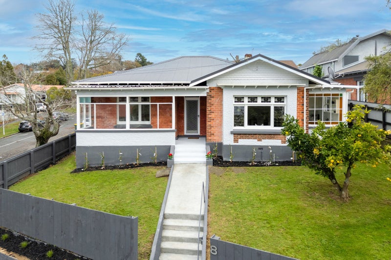 8 Pembroke Lane, Hamilton Lake, Hamilton - Carousel 1