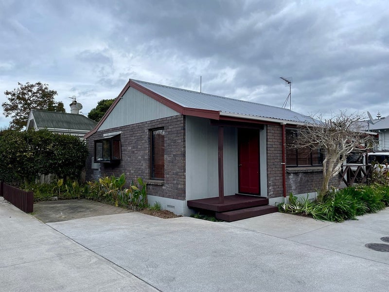 43A Te Aroha Street, Hamilton East, Hamilton - Carousel 1