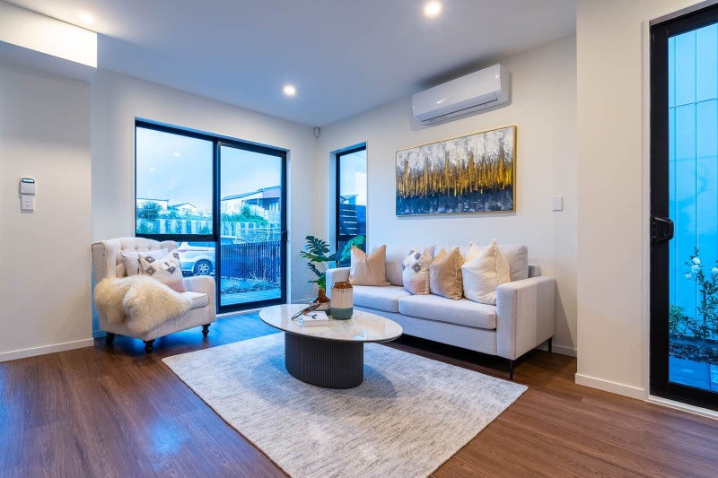 8 Papai Lane, Massey, Auckland - Carousel 2