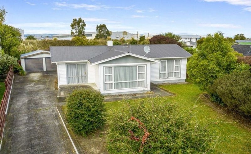 12 Pinedale Parade, Milson, Palmerston North - Carousel 1
