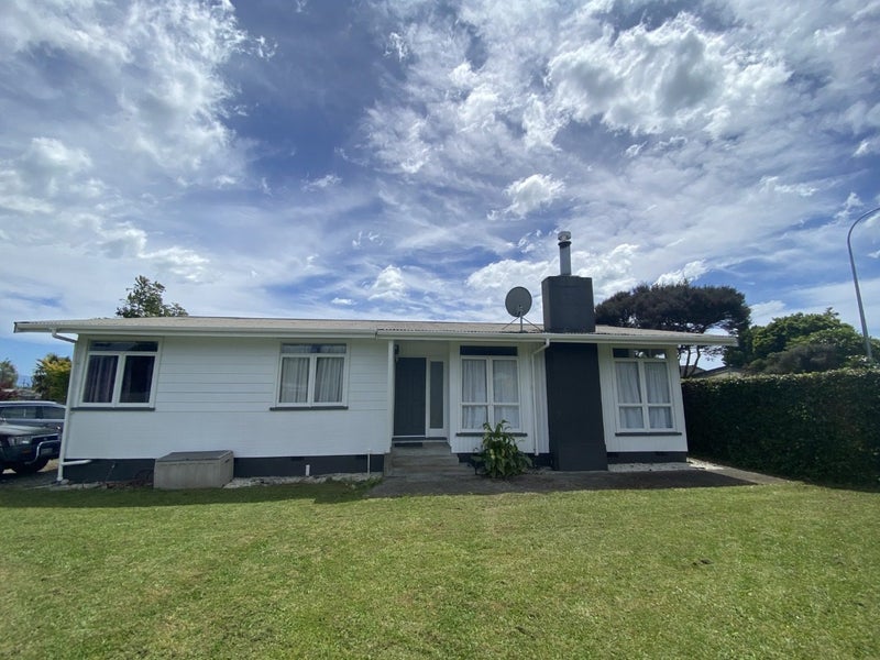 43 Tennyson Crescent, Stoke, Nelson - Carousel 1