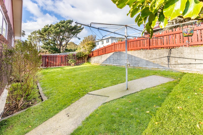 37 Edgecombe Street, Newlands, Wellington - Carousel 20