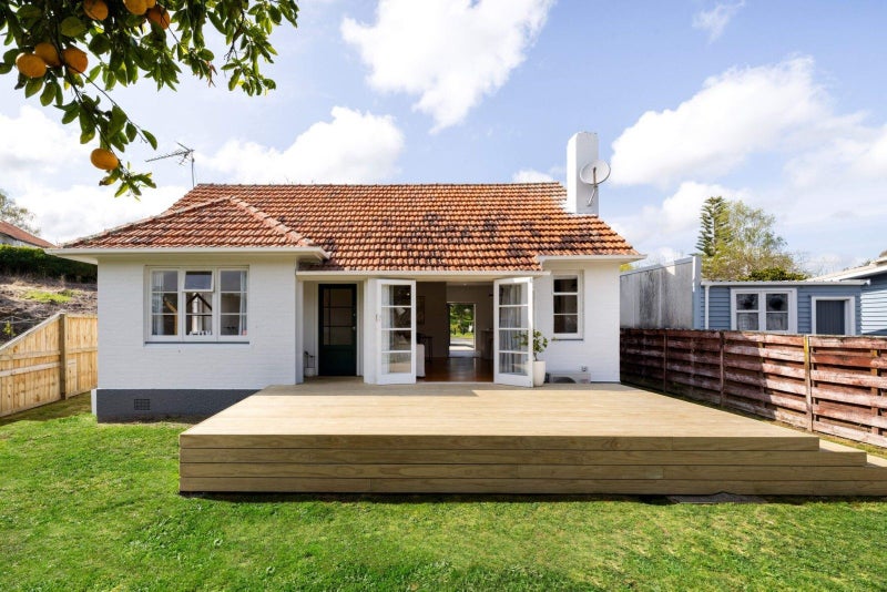 48 Galway Avenue, Hamilton East, Hamilton - Carousel 1