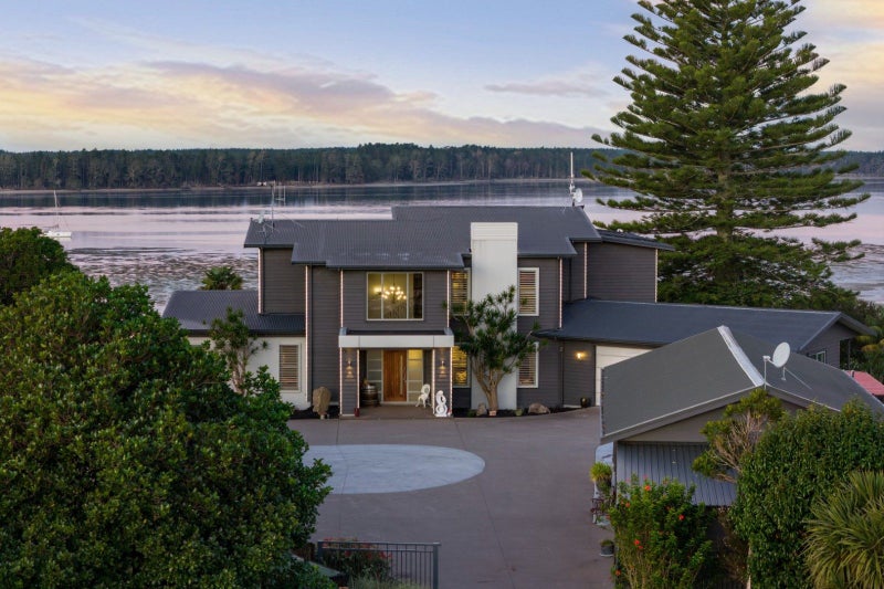 300 Ongare Point Road, Tahawai - Carousel 2