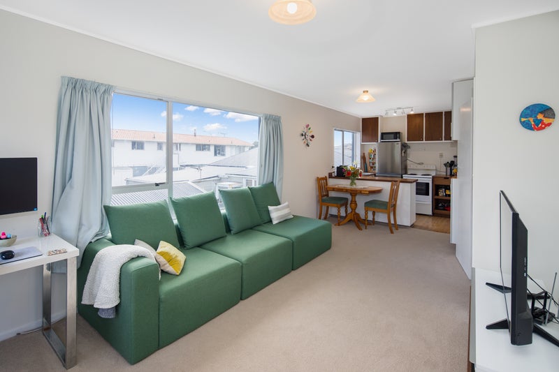 4/218 Onepu Road, Lyall Bay, Wellington - Carousel 2