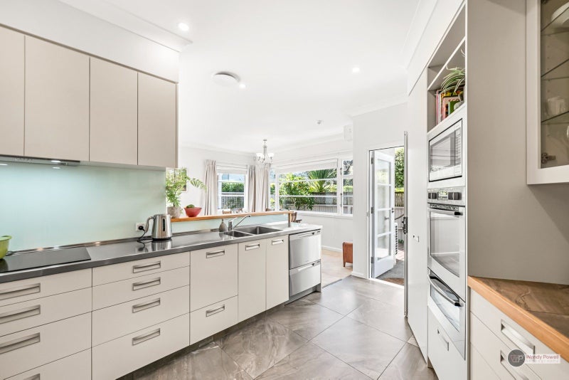 16 Myrtle Street, Hutt Central, Lower Hutt - Carousel 2