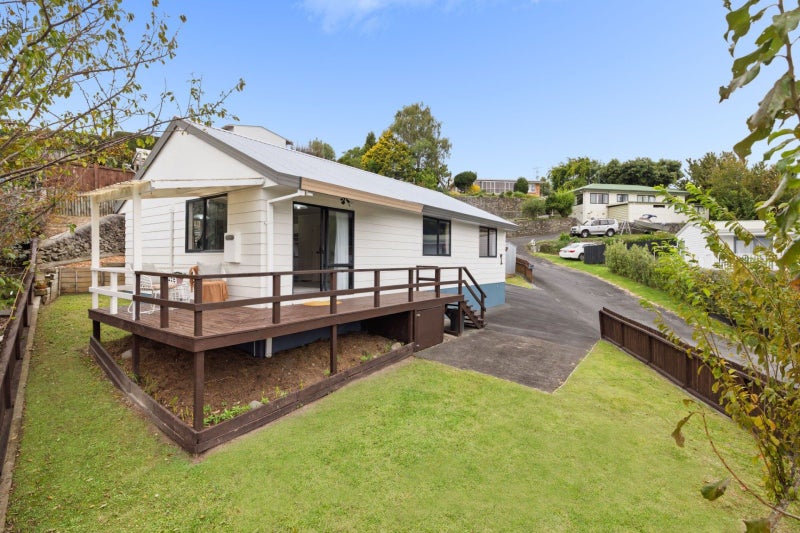 7 Peppertree Way, Brookfield, Tauranga - Carousel 1