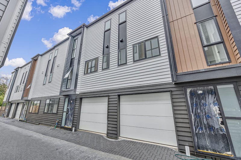 10/15 Crayford Street, Avondale, Auckland - Carousel 1