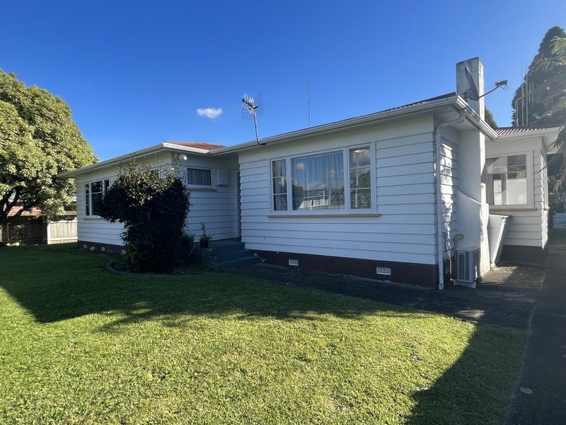 14 Waterloo Crescent, Hokowhitu, Palmerston North - Carousel 1