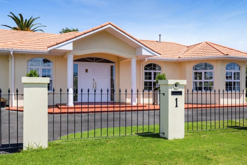 1 Portland Drive, Highlands Park, New Plymouth - Carousel 27