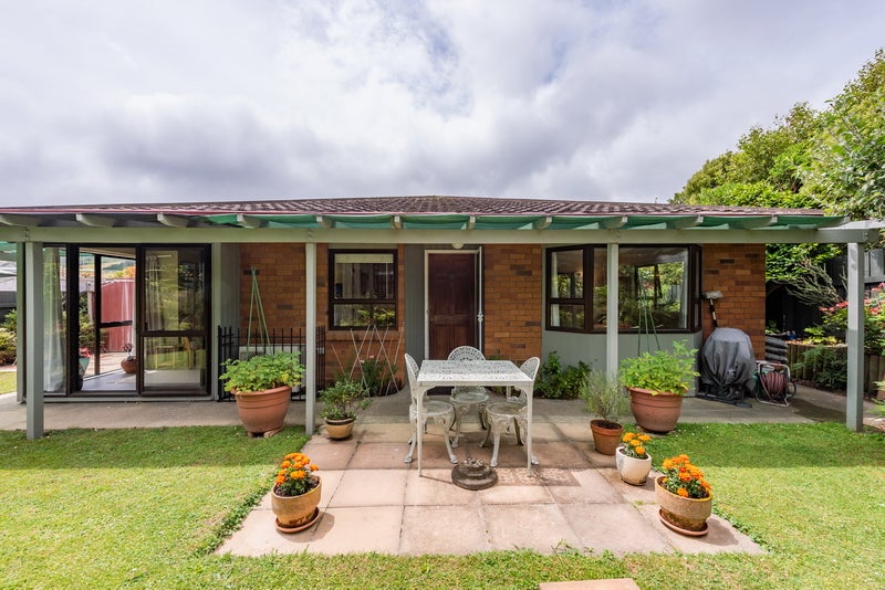 17A Coates Street, Tawa, Wellington - Carousel 1