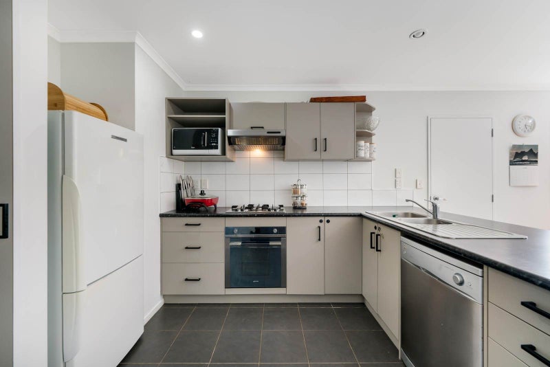 18 Saralee Drive, Manurewa, Auckland - Carousel 2