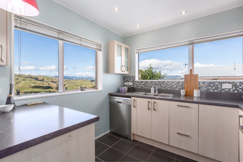 2/30 The Track, Plimmerton, Porirua - Carousel 2