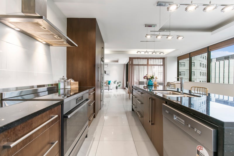 4C/2 St Martins Lane, Grafton, Auckland - Carousel 1