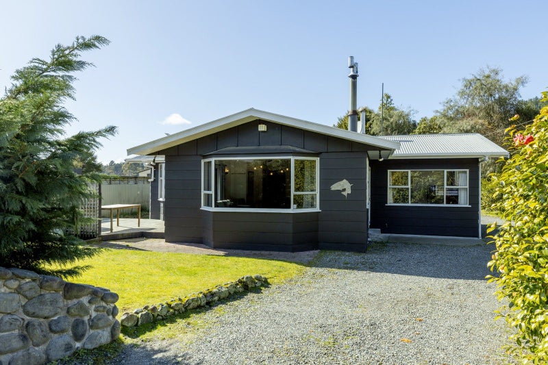 39 Te Herekiekie Street, Tūrangi - Carousel 1