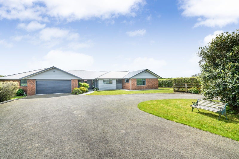 31 Briarwood Road, Kelvin Grove, Palmerston North - Carousel 1