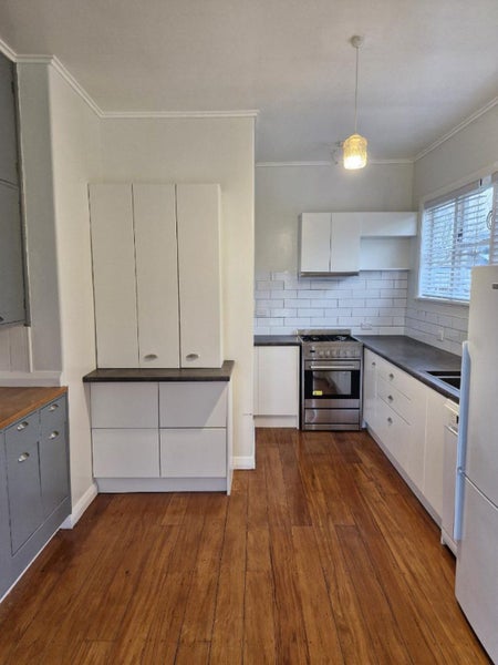 11 Clovelly Street, Brooklands, New Plymouth - Carousel 1