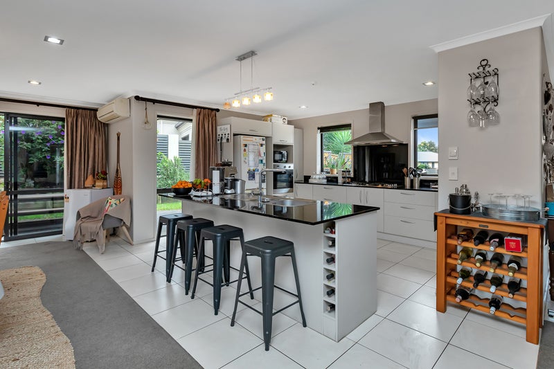 18 Conifer Grove, Kamo, Whangarei - Carousel 2