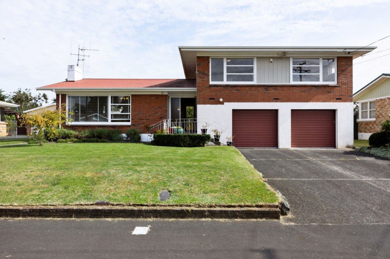 15 Springfield Crescent, Enderley, Hamilton - Carousel 1