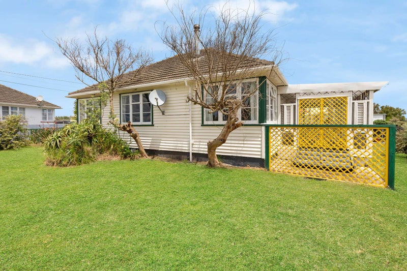 81 Swiss Avenue, Gonville, Whanganui - Carousel 1