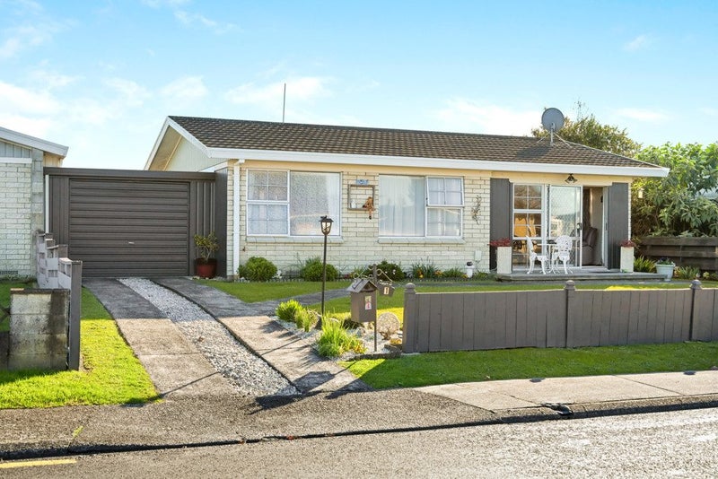 2/1 Krippner Place, Dinsdale, Hamilton - Carousel 17