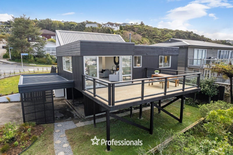 2 Stanhope Grove, Korokoro, Lower Hutt - Carousel 2