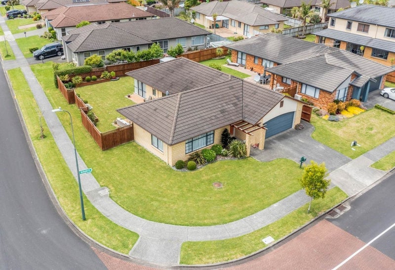 2 Bellshill Close, Wattle Downs, Auckland - Carousel 1