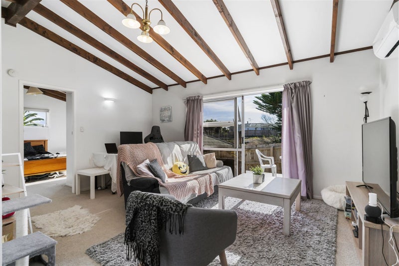 7D Yeoman Place, Howick, Auckland - Carousel 2