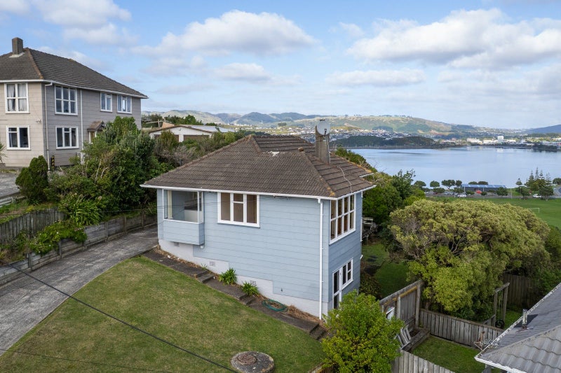 20 Spur Grove, Titahi Bay, Porirua - Carousel 1