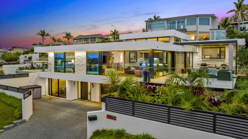 15 Marama Street, Castor Bay, Auckland - Carousel 1